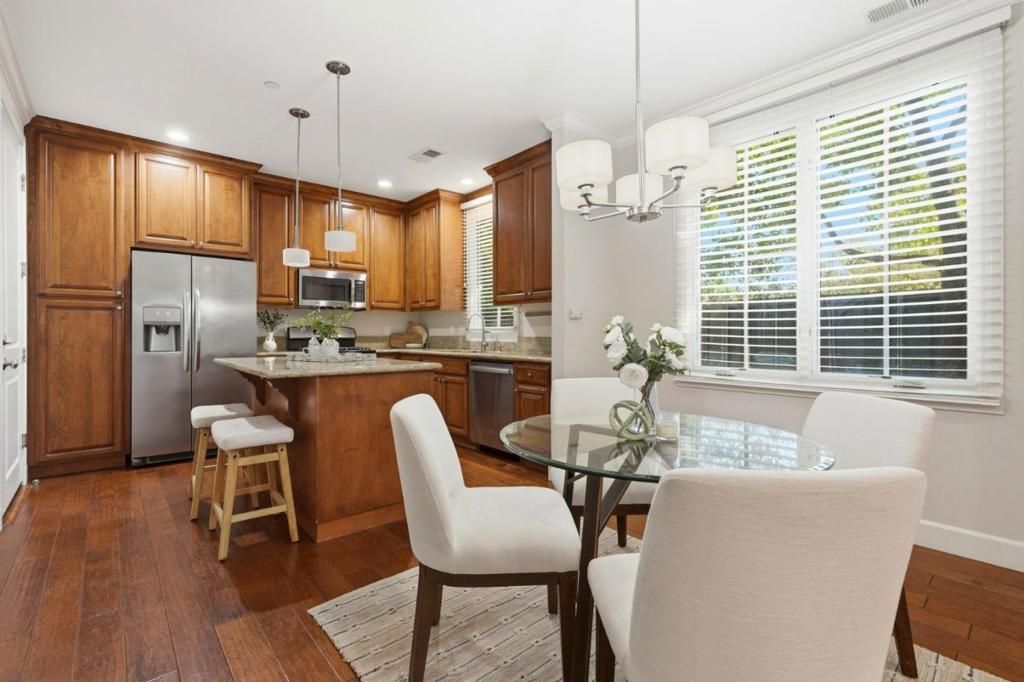 Image 12 of property listing at 25 Ludina Way, Redwood City, CA 94061