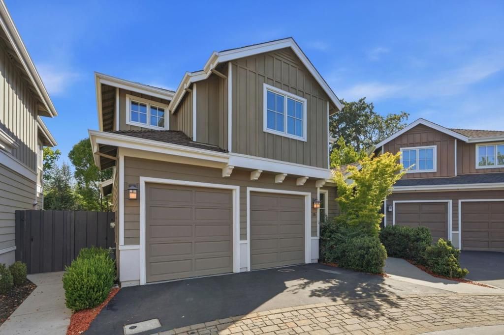 Image 2 of property listing at 25 Ludina Way, Redwood City, CA 94061