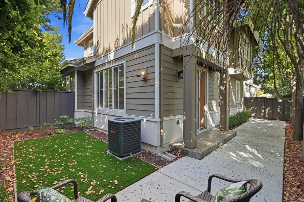 Image 30 of property listing at 25 Ludina Way, Redwood City, CA 94061