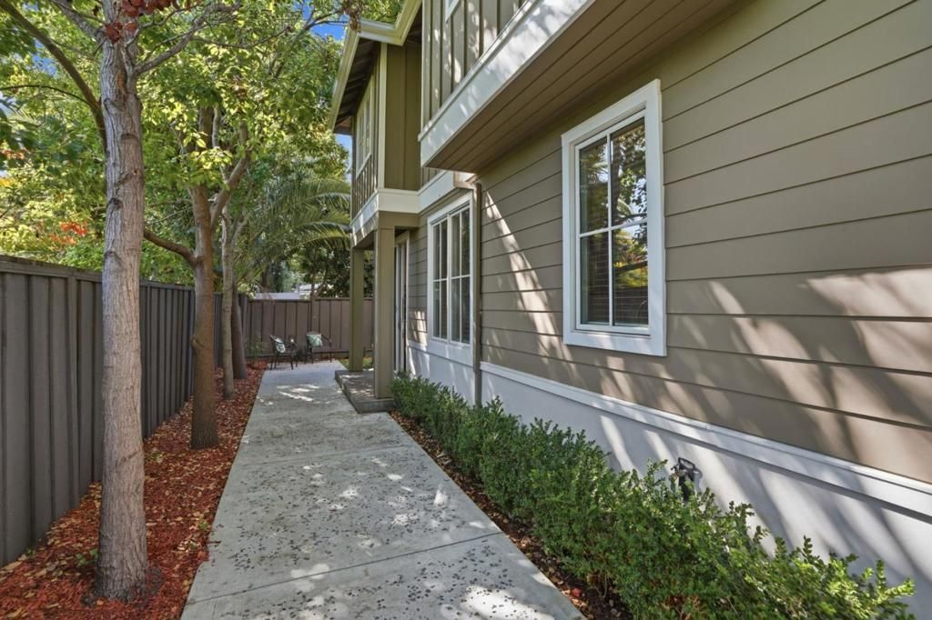 Image 31 of property listing at 25 Ludina Way, Redwood City, CA 94061