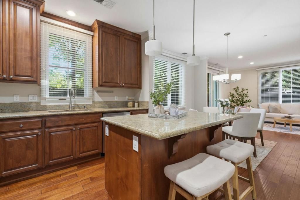 Image 9 of property listing at 25 Ludina Way, Redwood City, CA 94061