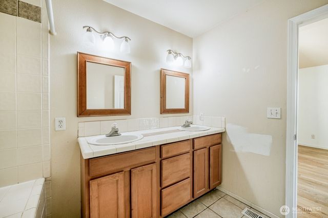 24006 26th Avenue S, Des Moines, WA 98198