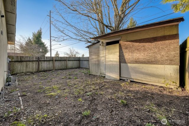 24006 26th Avenue S, Des Moines, WA 98198