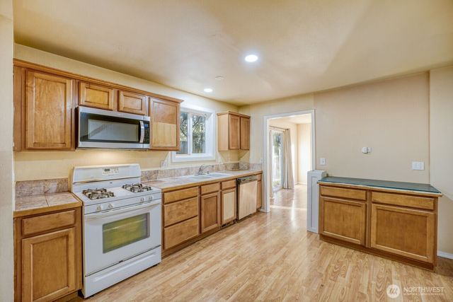 24006 26th Avenue S, Des Moines, WA 98198