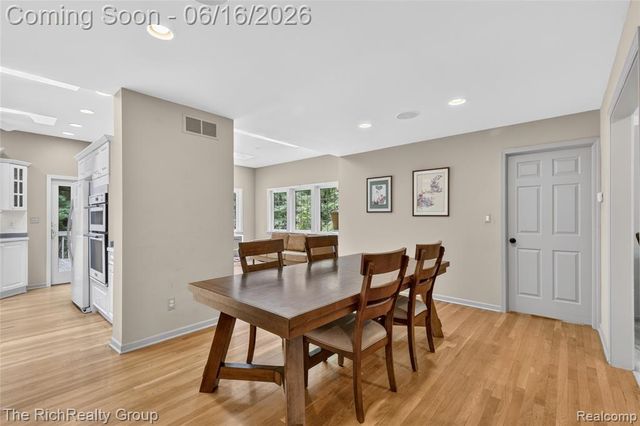 2300 Stoney Bluff, Milford, MI 48381