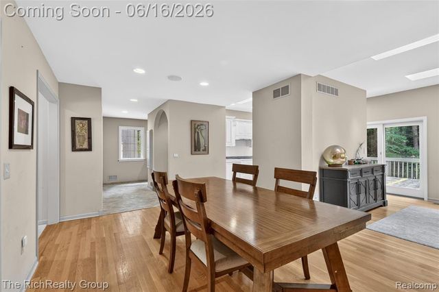 2300 Stoney Bluff, Milford, MI 48381