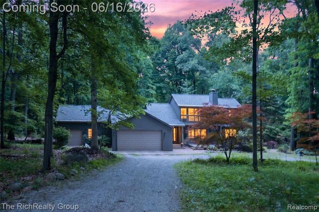 2300 Stoney Bluff, Milford, MI 48381