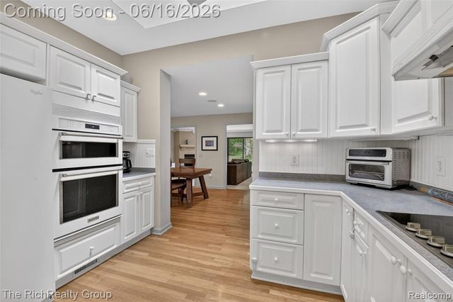 2300 Stoney Bluff, Milford, MI 48381