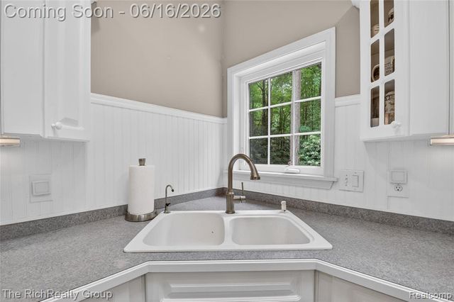 2300 Stoney Bluff, Milford, MI 48381