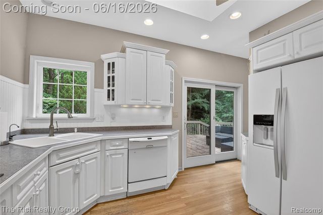 2300 Stoney Bluff, Milford, MI 48381