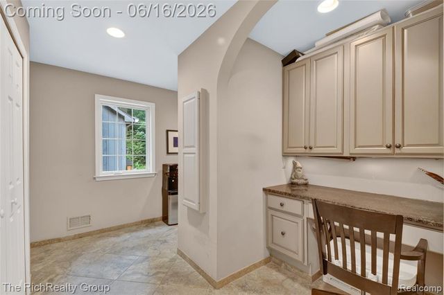 2300 Stoney Bluff, Milford, MI 48381