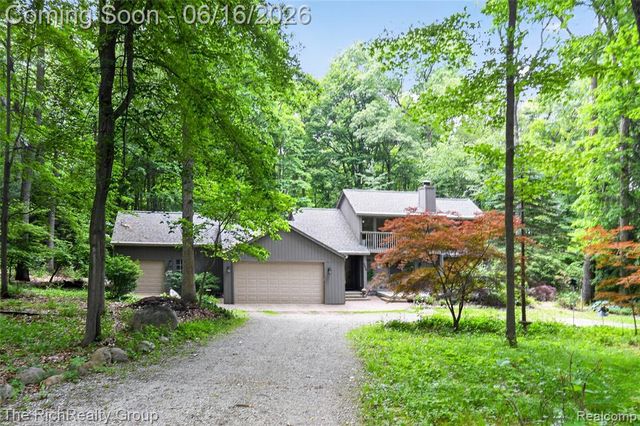 2300 Stoney Bluff, Milford, MI 48381