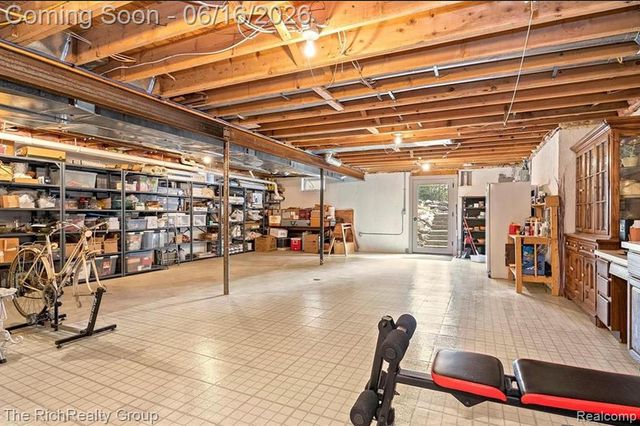 2300 Stoney Bluff, Milford, MI 48381