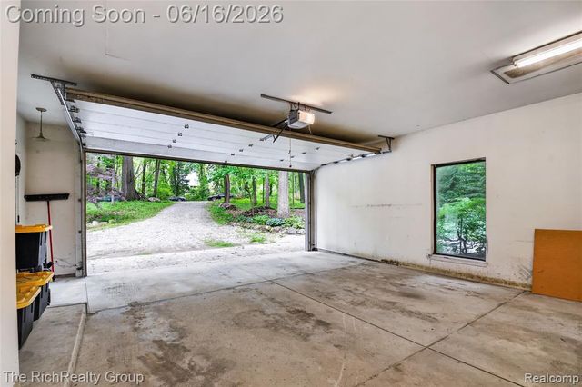 2300 Stoney Bluff, Milford, MI 48381