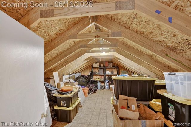 2300 Stoney Bluff, Milford, MI 48381