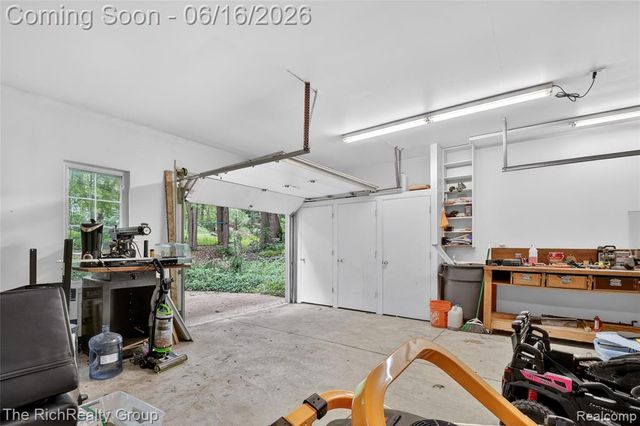 2300 Stoney Bluff, Milford, MI 48381
