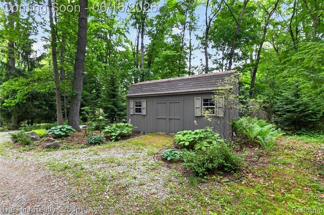 2300 Stoney Bluff, Milford, MI 48381