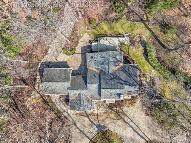 2300 Stoney Bluff, Milford, MI 48381