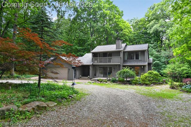 2300 Stoney Bluff, Milford, MI 48381