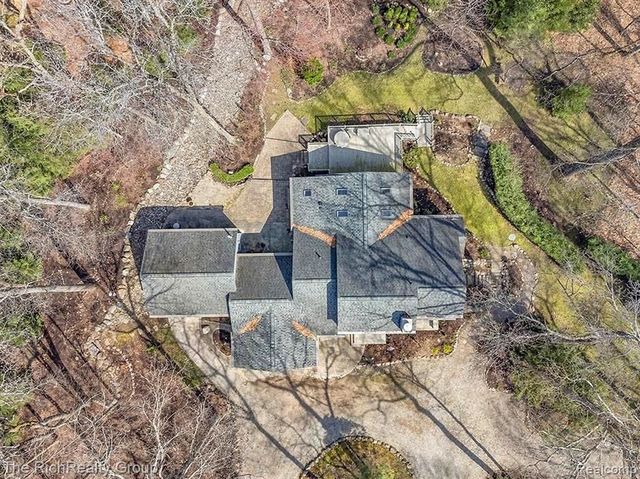 2300 Stoney Bluff, Milford, MI 48381