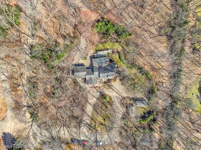 2300 Stoney Bluff, Milford, MI 48381