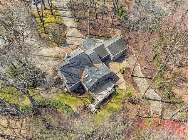 2300 Stoney Bluff, Milford, MI 48381