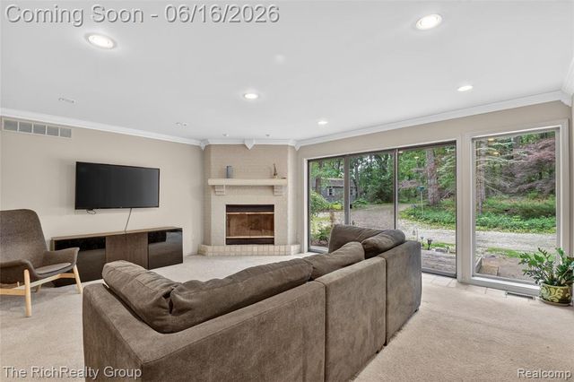 2300 Stoney Bluff, Milford, MI 48381