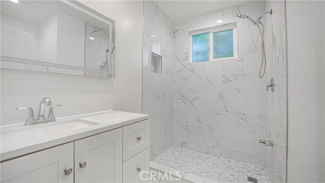 15210 Cohasset Street, Van Nuys (los Angeles), CA 91405