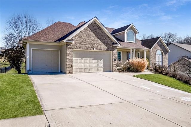 10105 NW River Hills Drive, Parkville, MO 64152