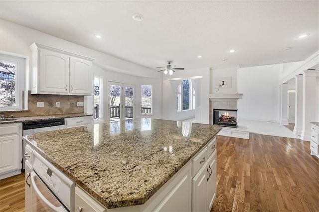 10105 NW River Hills Drive, Parkville, MO 64152