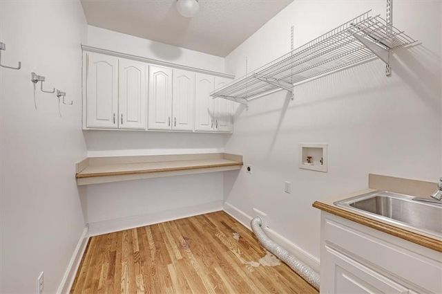 10105 NW River Hills Drive, Parkville, MO 64152