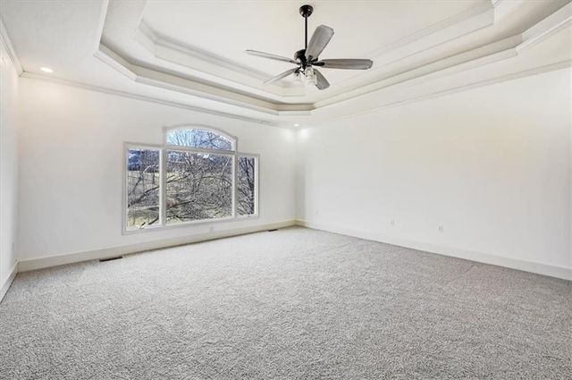 10105 NW River Hills Drive, Parkville, MO 64152