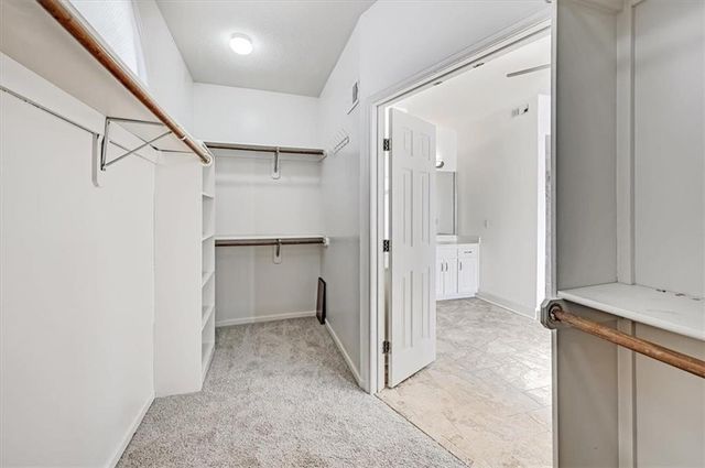 10105 NW River Hills Drive, Parkville, MO 64152