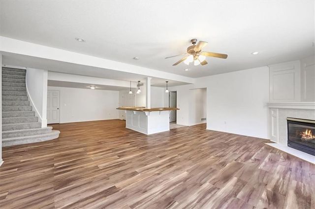 10105 NW River Hills Drive, Parkville, MO 64152