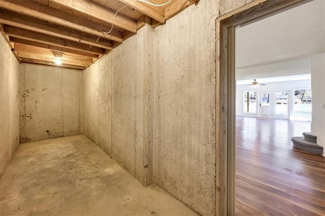 10105 NW River Hills Drive, Parkville, MO 64152