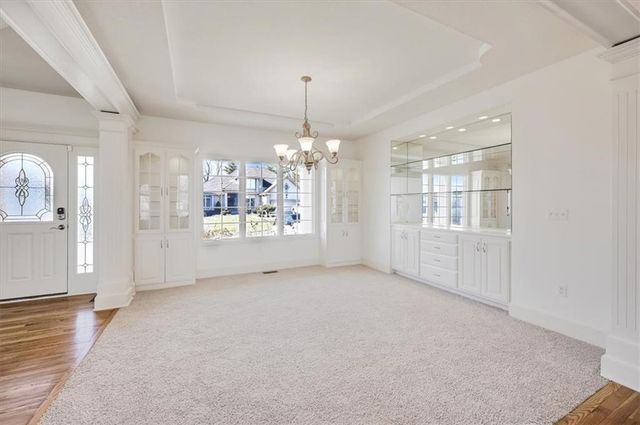 10105 NW River Hills Drive, Parkville, MO 64152