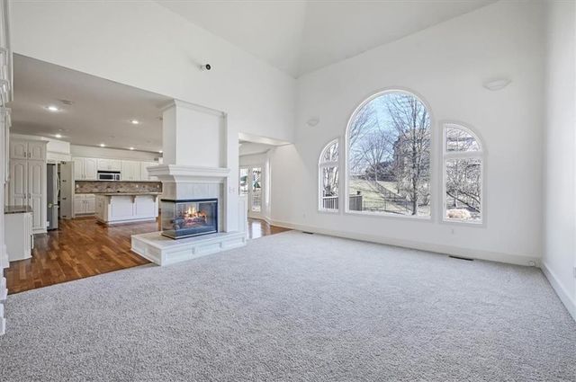 10105 NW River Hills Drive, Parkville, MO 64152