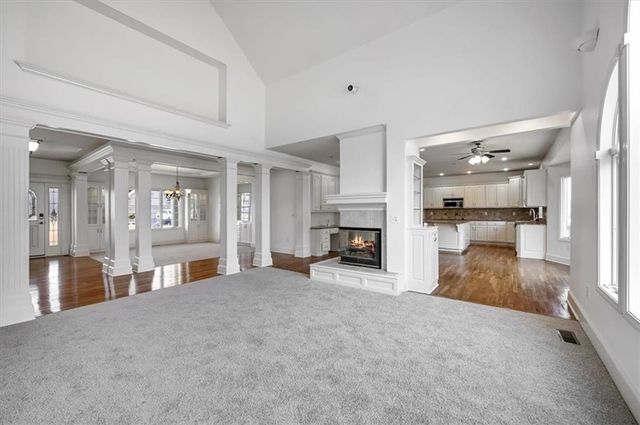 10105 NW River Hills Drive, Parkville, MO 64152