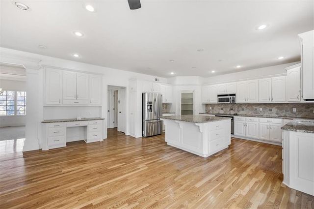 10105 NW River Hills Drive, Parkville, MO 64152