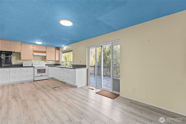 7676 Kauppila Lane, Gig Harbor, WA 98335