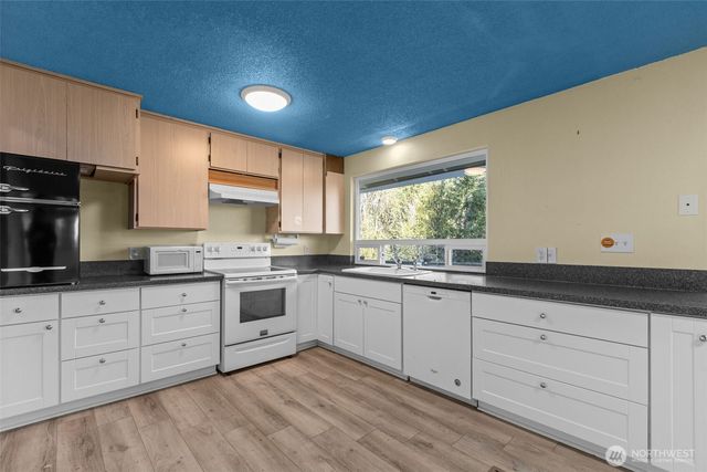 7676 Kauppila Lane, Gig Harbor, WA 98335