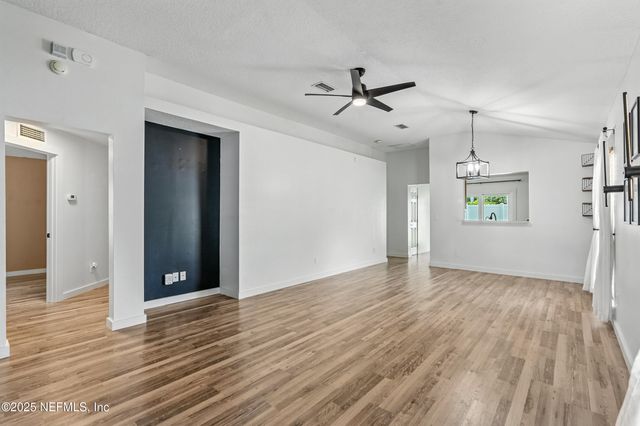 3925 PEBBLE BROOKE Circle, Orange Park, FL 32065