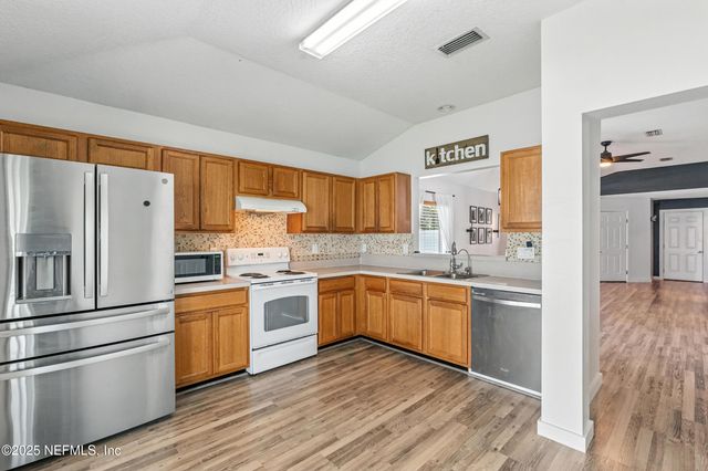 3925 PEBBLE BROOKE Circle, Orange Park, FL 32065