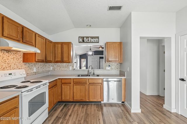 3925 PEBBLE BROOKE Circle, Orange Park, FL 32065