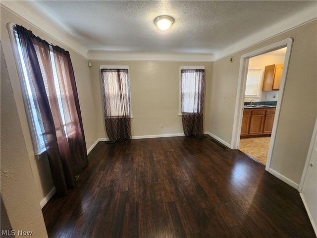 1517 Larchmont Road, Cleveland, OH 44110