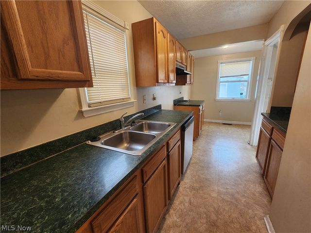 1517 Larchmont Road, Cleveland, OH 44110