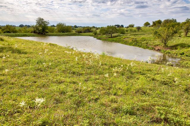 13041 Seydler Rd, Weimar, TX 78962