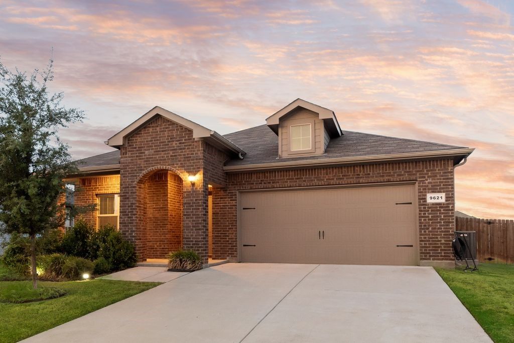 9621 Catclaw Terrace, Fort Worth, TX 76036 — exterior