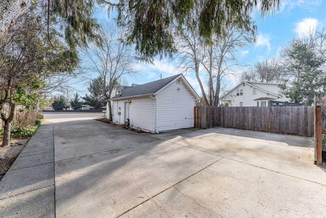 1288 S Columbus Avenue, Medford, OR 97501