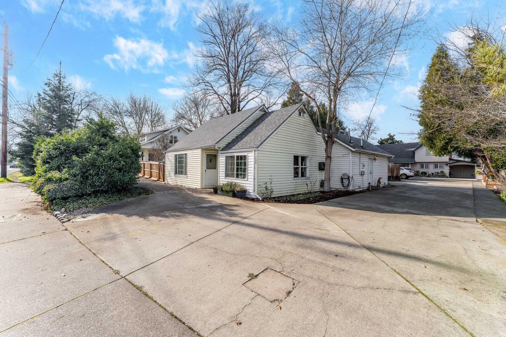 1288 S Columbus Avenue, Medford, OR 97501